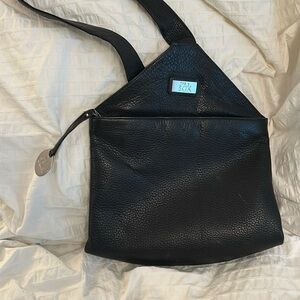 THE‎ SAK Black Pebbled Black Leather Sling Bag Backpack